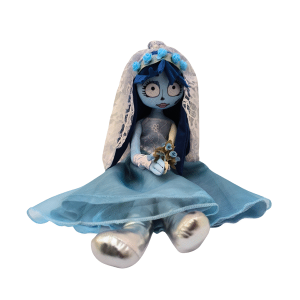 Muñeca de la Novia Cadáver con vestido azul, velo de encaje y ramo de flores, inspirada en Tim Burton.