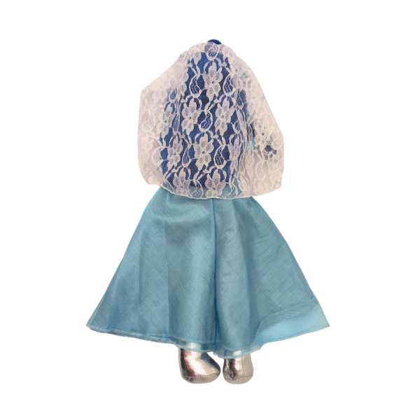 Muñeca de la Novia Cadáver con vestido azul, velo de encaje y ramo de flores, inspirada en Tim Burton.
